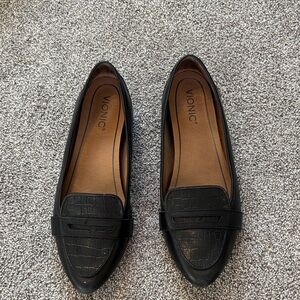 Vionic Savannah Leather Embossed Loafers